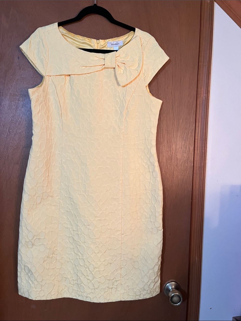 Ladies lined yellow summer dress in textured fabric with a zip back